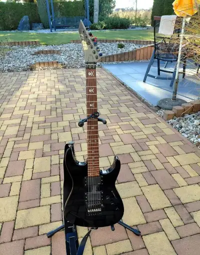 Elektrickou kytaru ESP Kirk Hammett Signature KH-2.