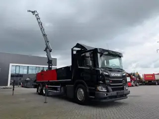 Scania P370 XT 6x2 - valník s hydraulickou rukou + JIB