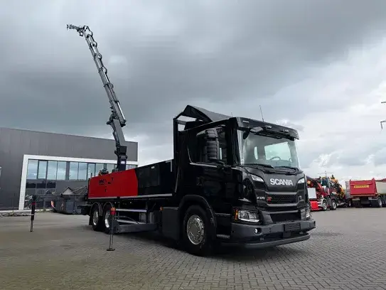 Scania P370 XT 6x2 - valník s hydraulickou rukou + JIB