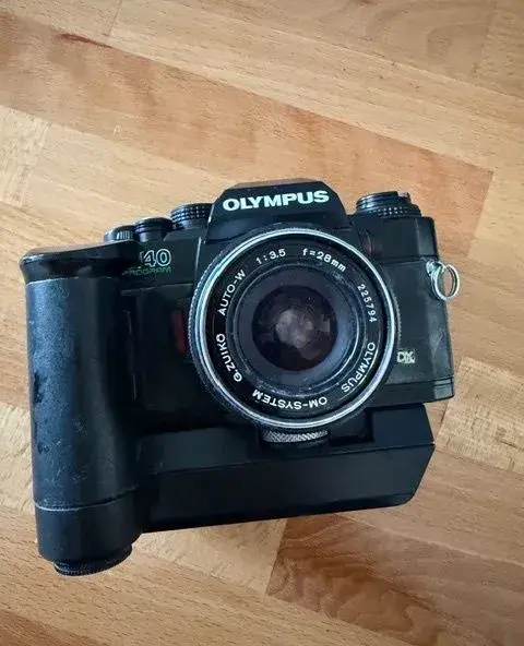 Olympus OM-40 + G Zuiko Auto-W 28mm f/3.5 + Winder