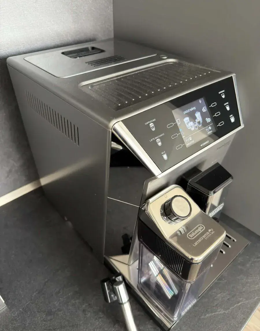 Automatický kávovar De'Longhi PrimaDonna 550.75.MS stříbrný