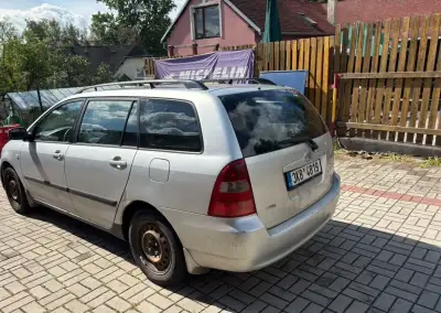 Toyotu Corollu E12 kombi s novou technikou