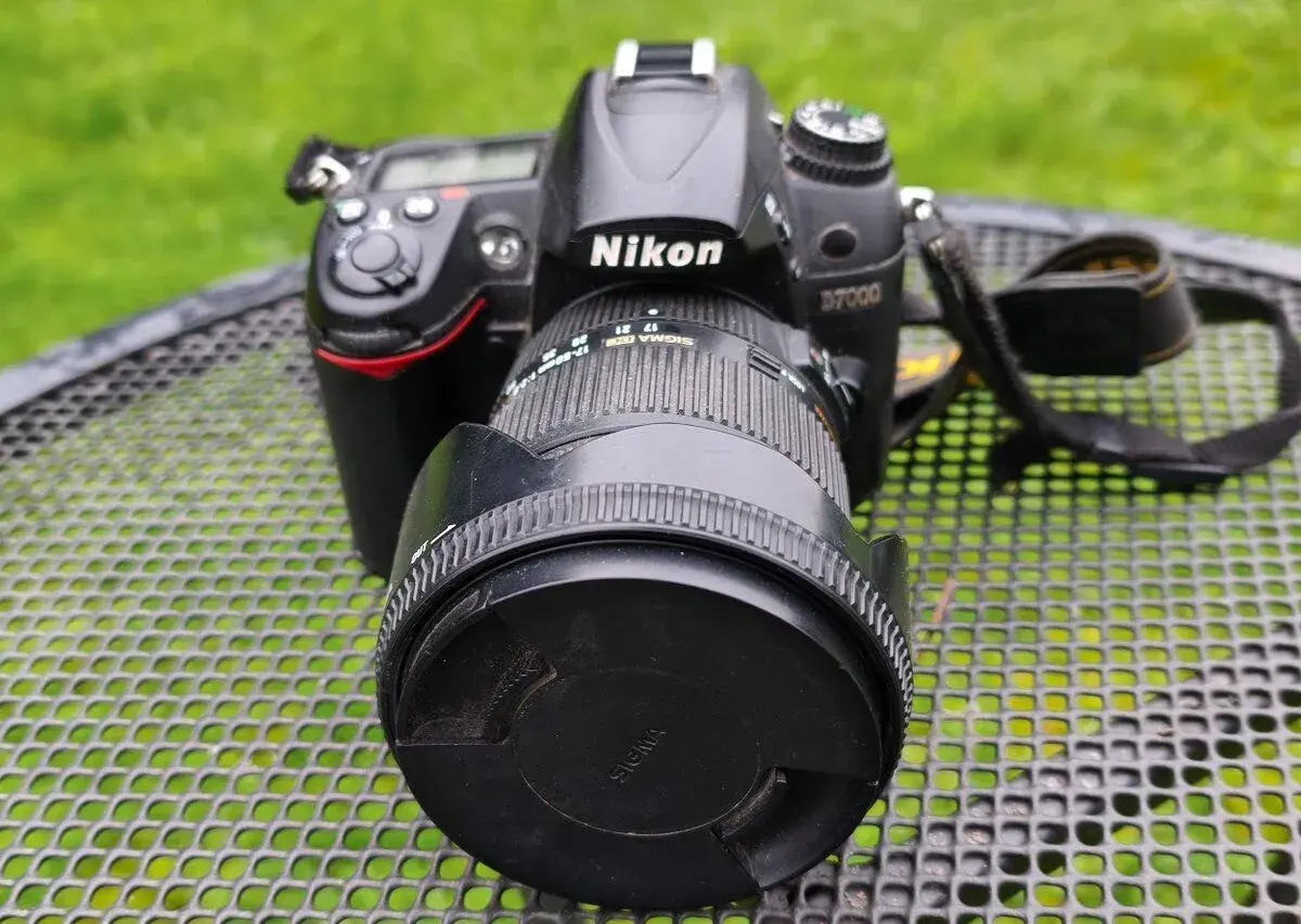 Nikon D7000 + objektiv a příslušenství