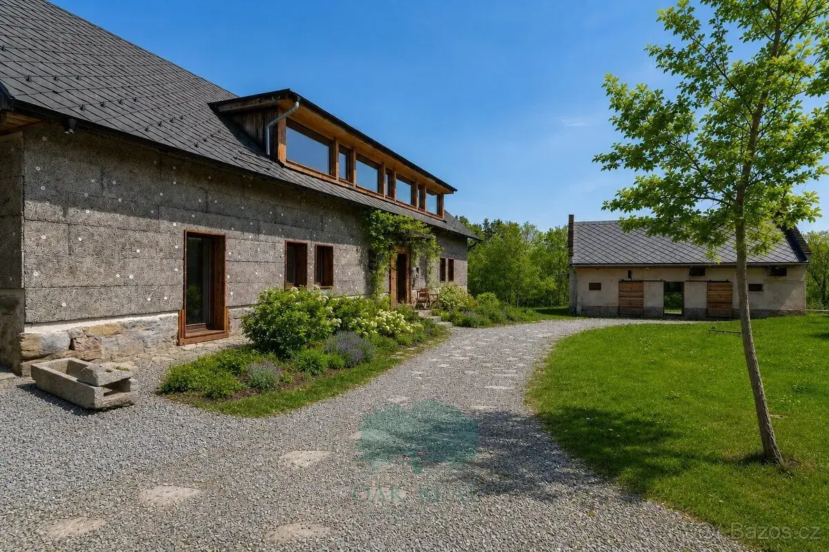 Prodej zemědělské usedlosti 952 m², pozemky o výměře 29 554