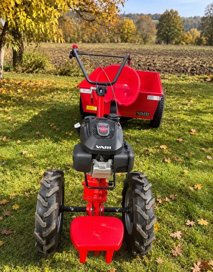 Malotraktor VARI IV Global s vozíkem a příslušenstvím