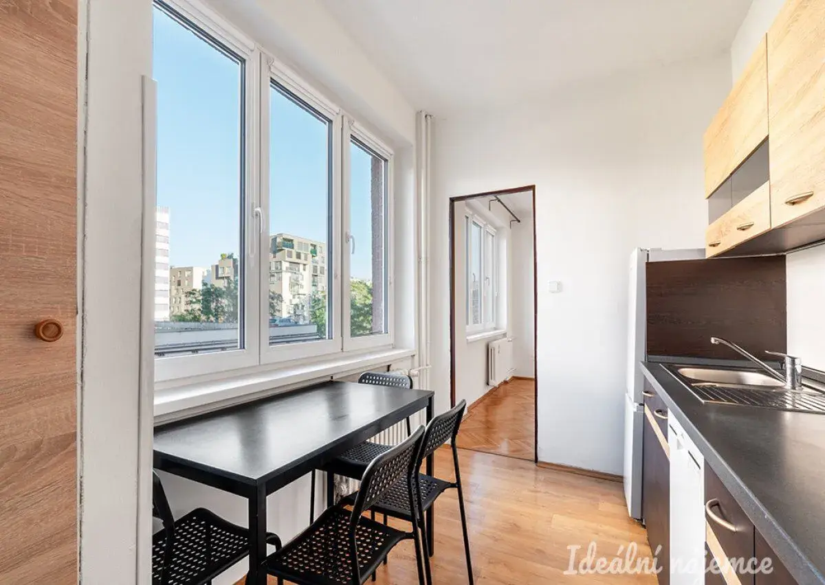 Pronájem bytu 3+1, Arménská, Vršovice, 26.900,- Kč/měs, 73