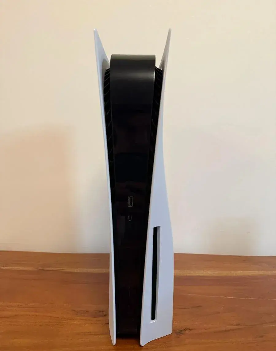 Playstation 5 - PS5 - s mechanikou - 825 GB