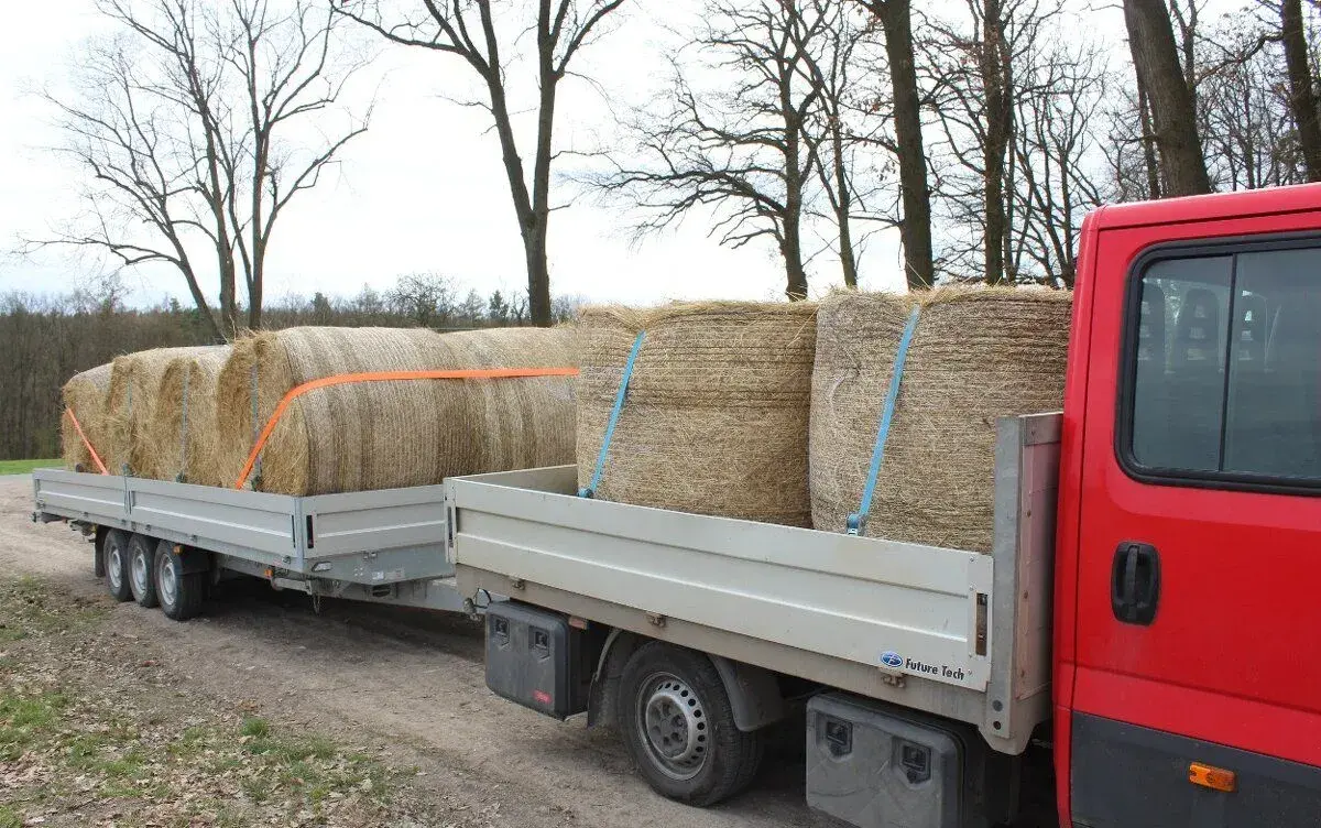 Doprava balíků sena a slámy - Rakovník