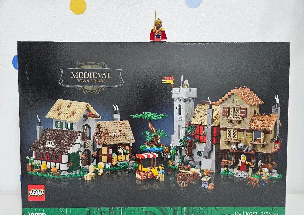 LEGO Icons 10332 Středověké náměstí