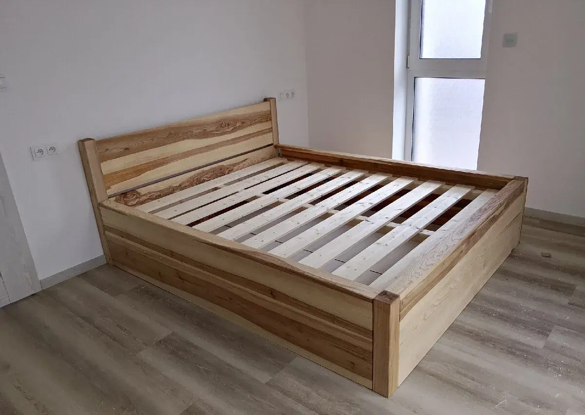 Jasanová postel s úložným prostorem