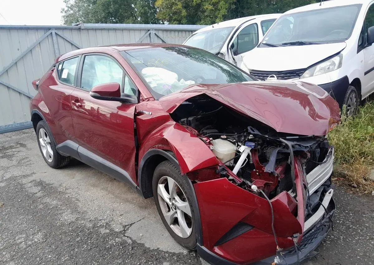 Toyota C-HR – 2017, 200 000 km