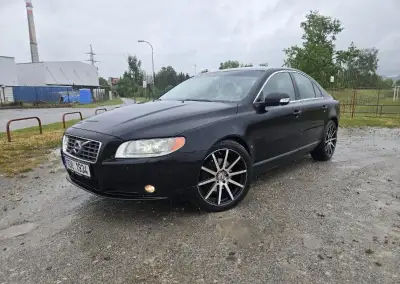 Volvo S – 2010, 220 000 km