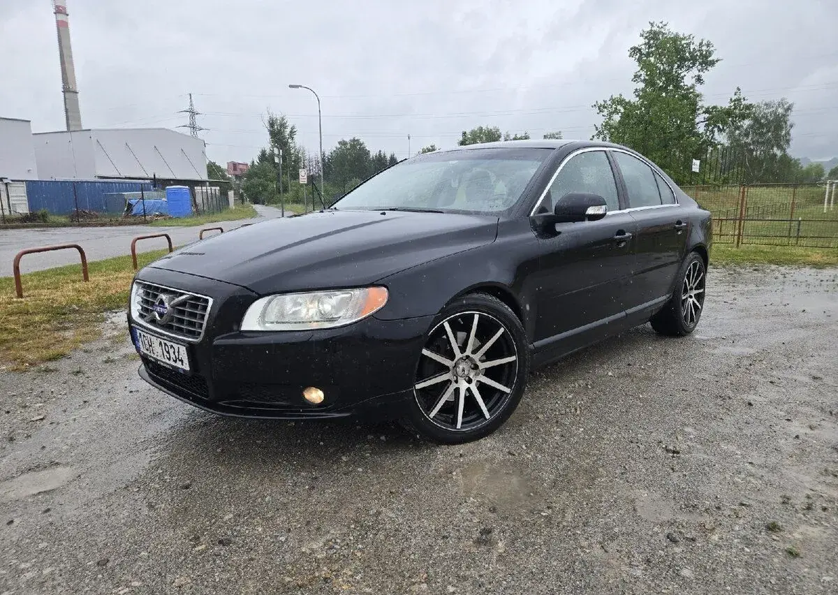 Volvo S – 2010, 220 000 km