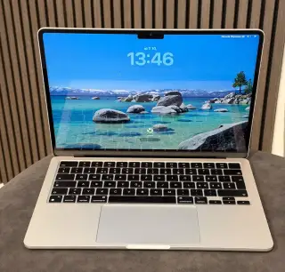 MacBook Air 13” M2 8GB/256GB, rok záruka