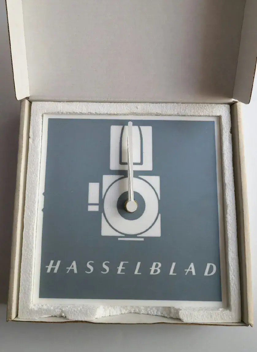 HASSELBLAD nástěnné hodiny pro sběratele