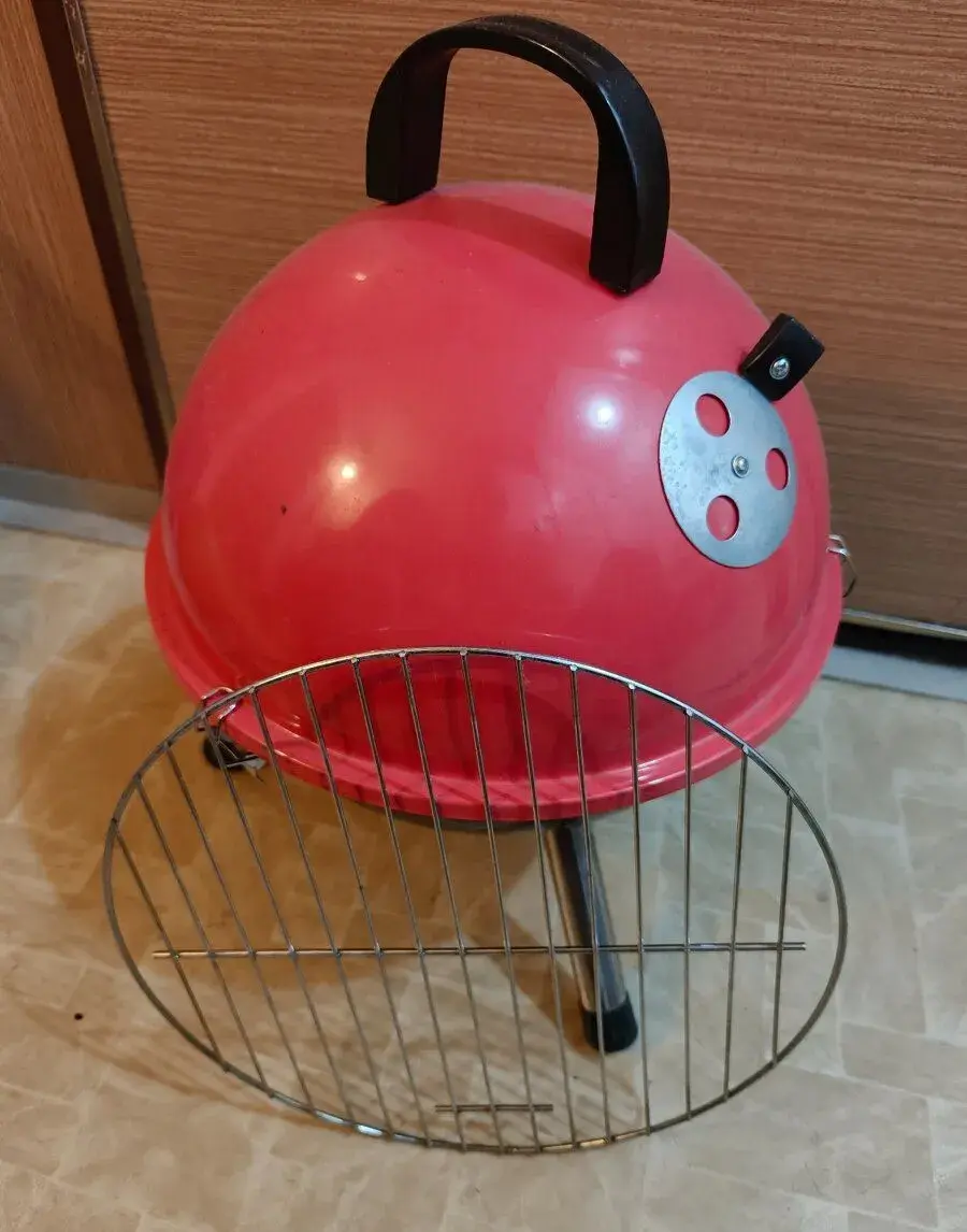 Gril kulový přenosný 31cm červená