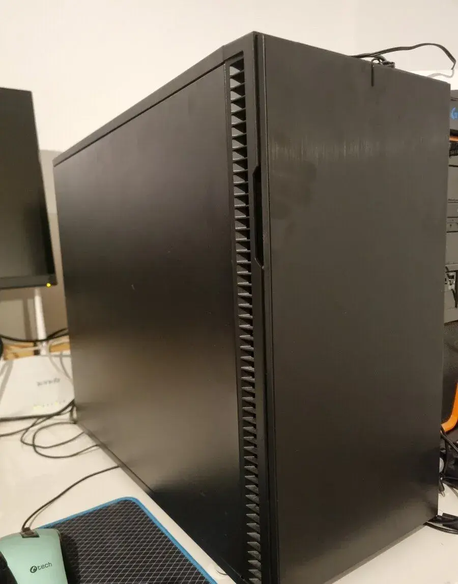 Fractal design define 7 r6 black solid.