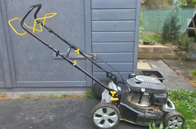 Benzínová sekačka Honda GCV 170 s pojezdem