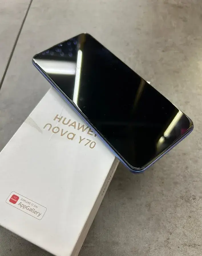 HUAWEI NOVA Y70