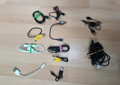 ruzne kabely: micro USB - USB-A, jack, nabijacka, jine