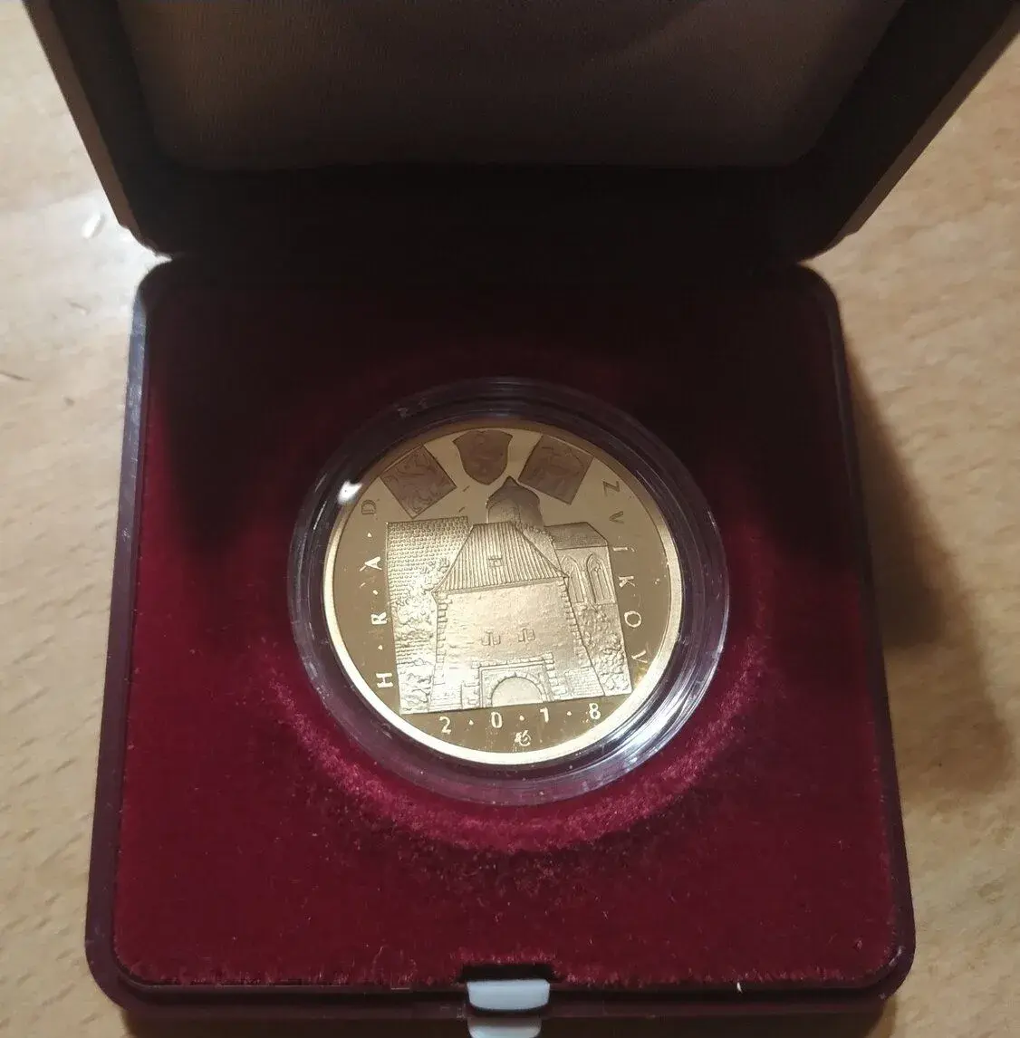 Zlatá mince ČNB hrad Zvíkov proof