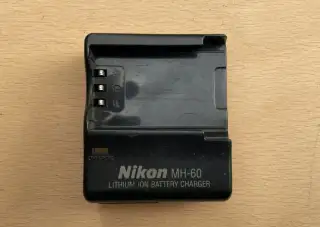 NIKON BATTERY CHARGER