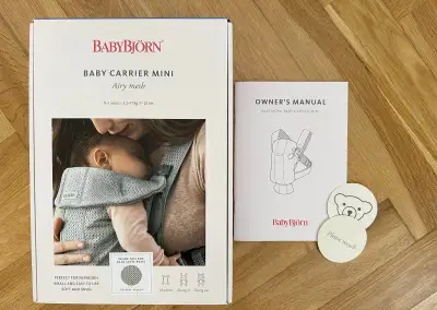 BabyBjörn nosítko Mini Airy Mesh, barva Grey Beige