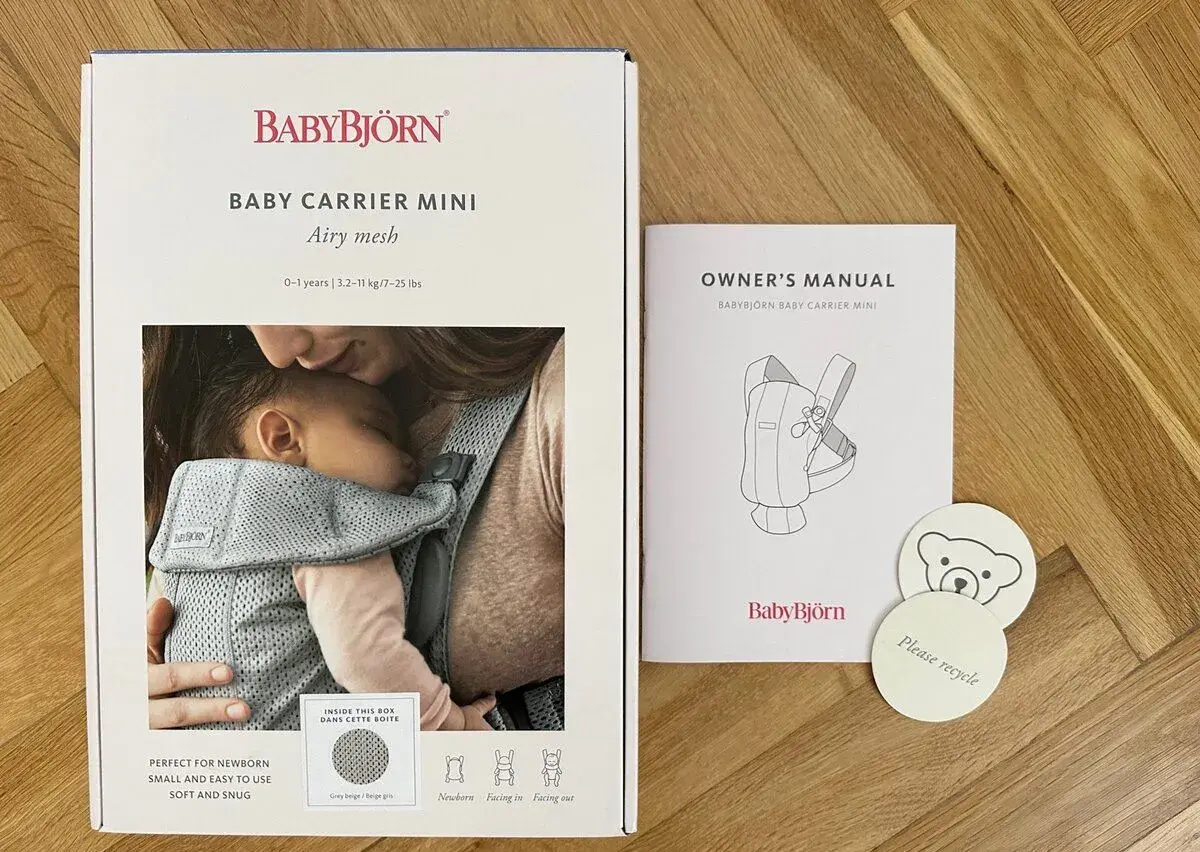 BabyBjörn nosítko Mini Airy Mesh, barva Grey Beige