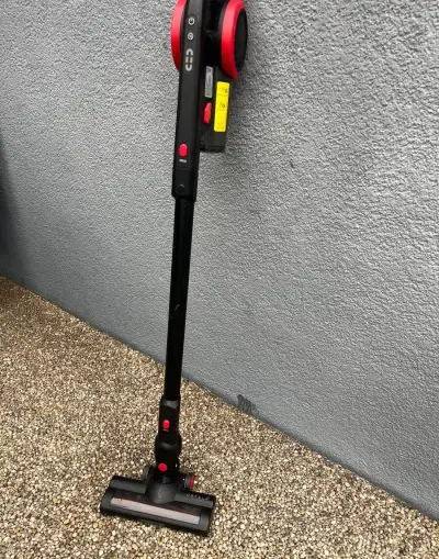 Tyčový bezdrátový vysavač Orfeld EV-679 + příslušenství