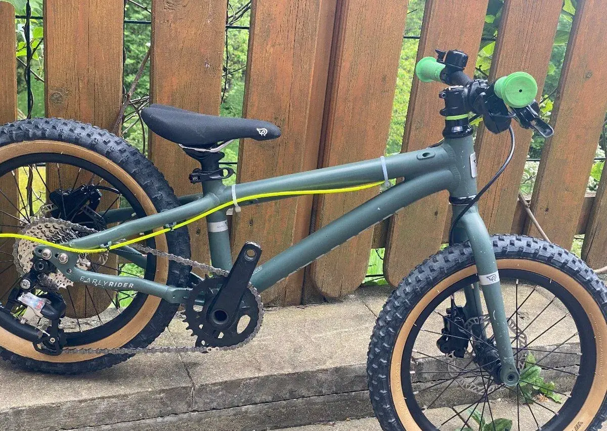 Early rider Hellion 16, zeleny s prehazovackou