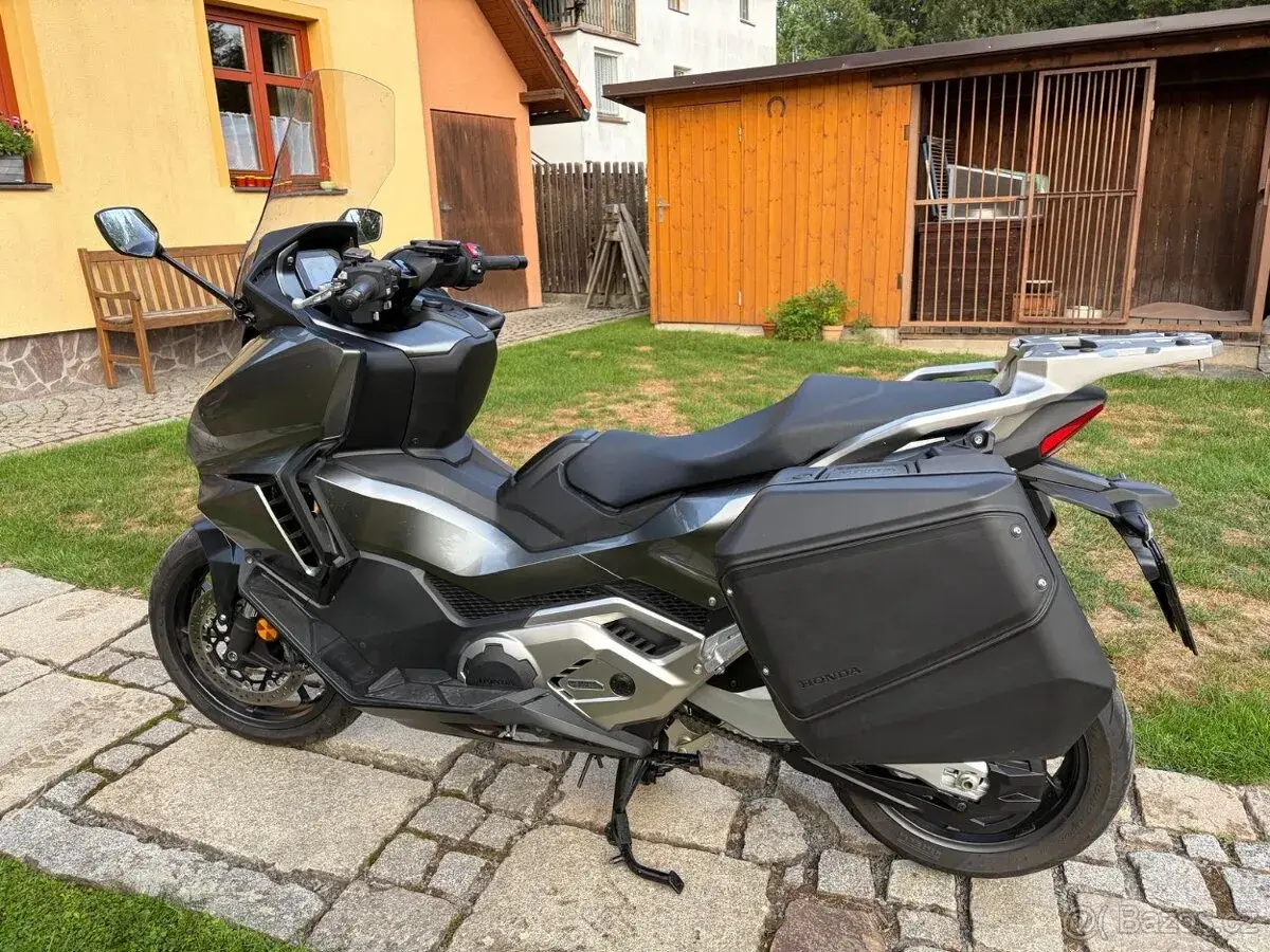 Honda Forza 750