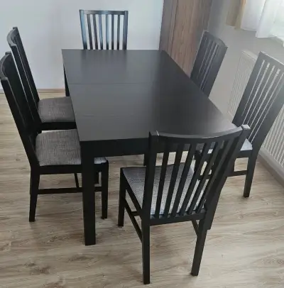 Rozkládací jídelní stůl + židle