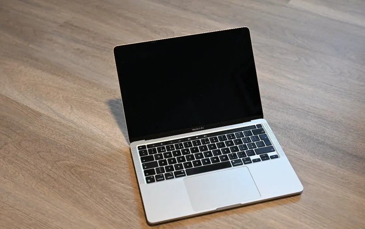 MacBook Pro 13" M2, 2022, 16GB RAM, 1TB SSD - poř.cena 56ti