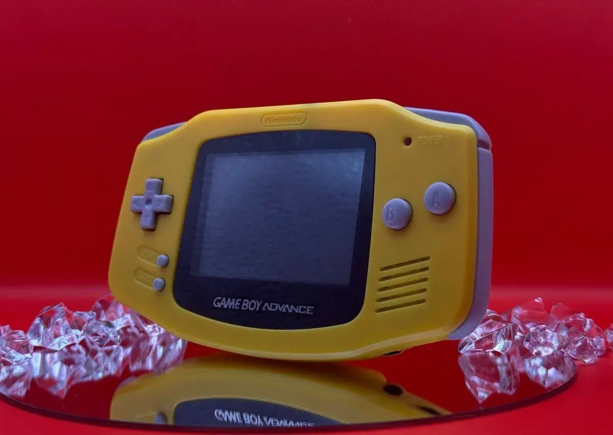 Game Boy Advance ve vzácné žluté + Pokémon Ruby (TOP STAV)