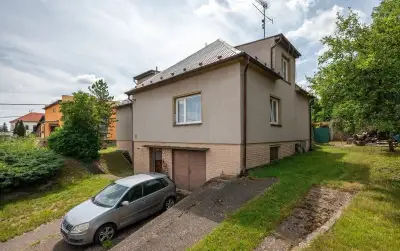 Rodinný dům 6+2 pro dvě generace, pozemek 1 183 m², dvě gará