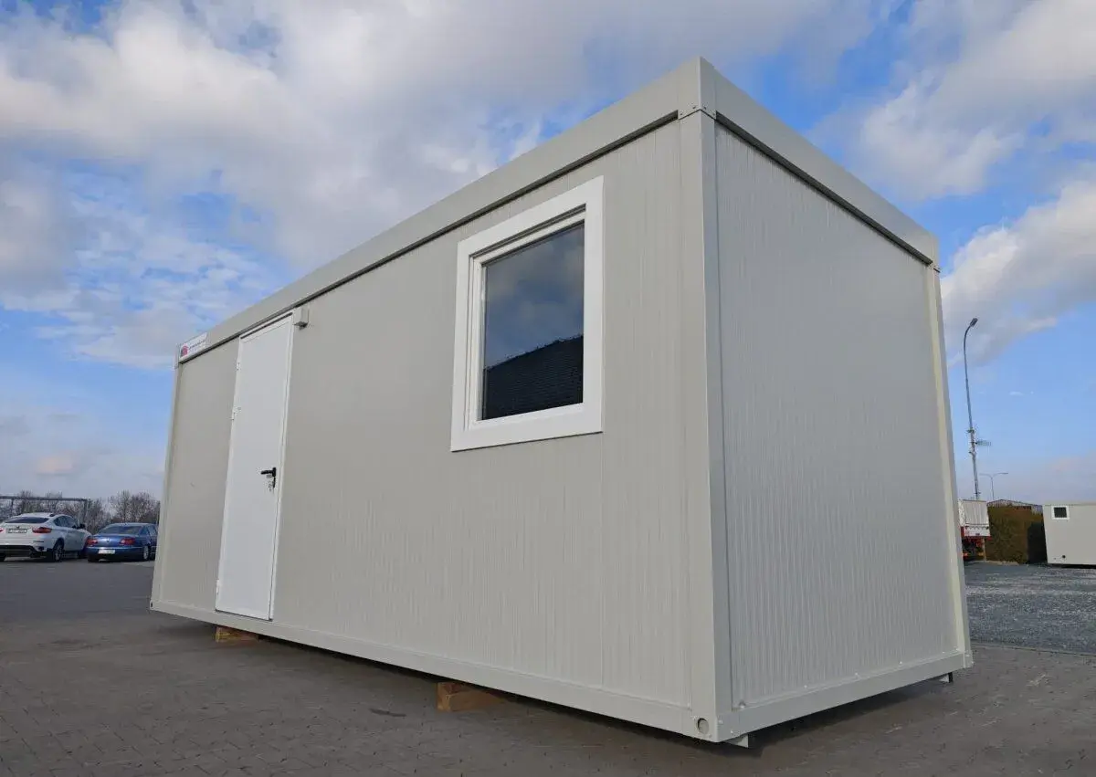 Stavební buňka 6,1 m s WC a umyvadlem – kancelář, zázemí