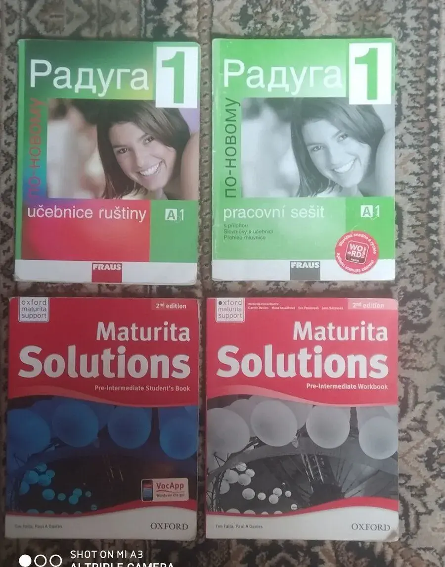 Různé učebnice pro střední školy