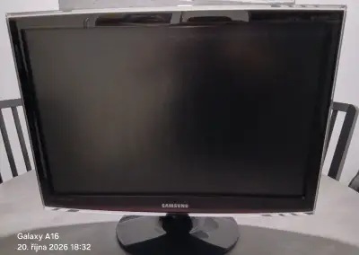 PC monitor a TV s integrovaným TV tunerem
