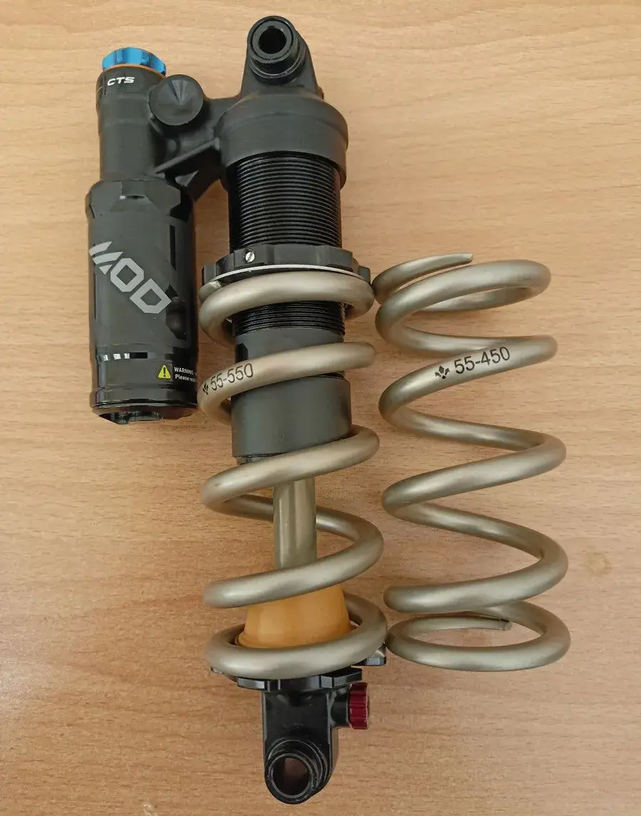 Nepoužitý tlumič Formula MOD 210x55 mm + nepoužitá pružina