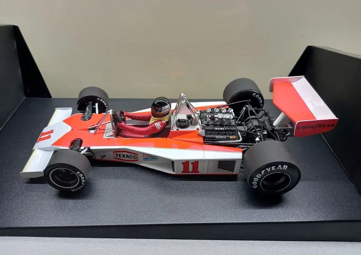 F1 MCLAREN FORD M23 1976 JAMES HUNT MINICHAMPS 1:18