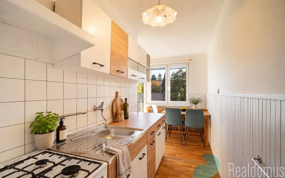 2+1 v Suchém Vrbném: balkon do zeleně, zděný dům a sklep o v