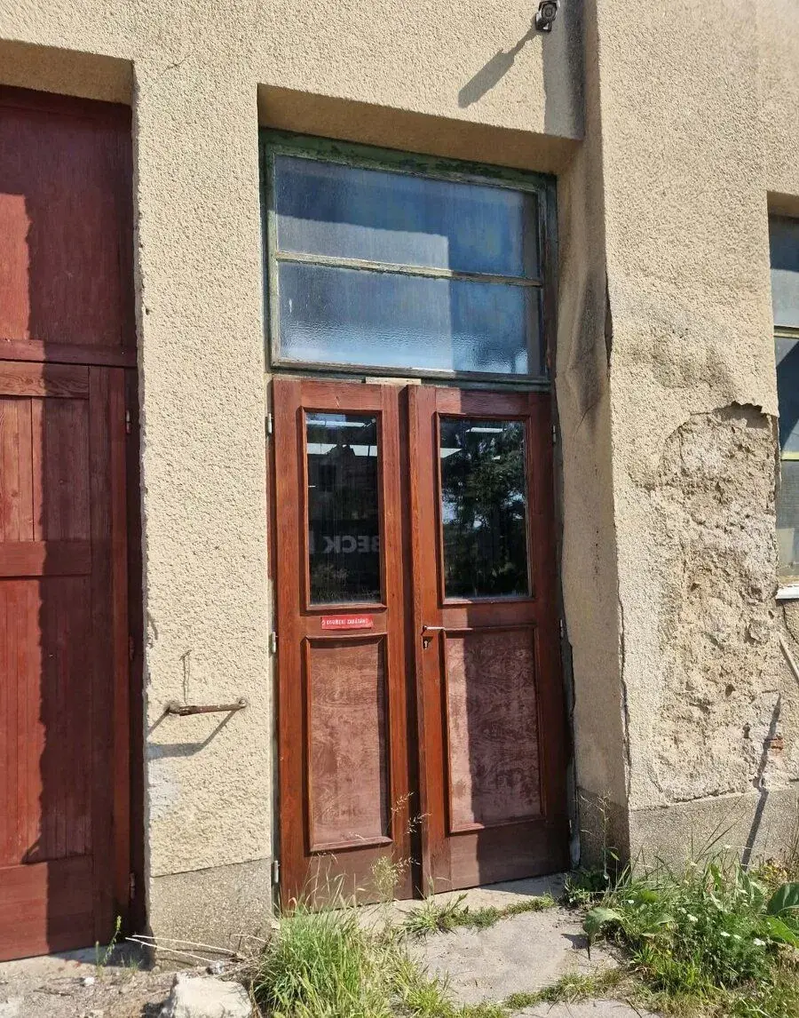 Pronajmu truhlárnu