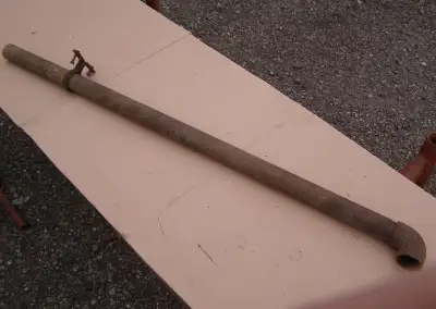 Výfukovou rouru z motoru Benz Třebíč