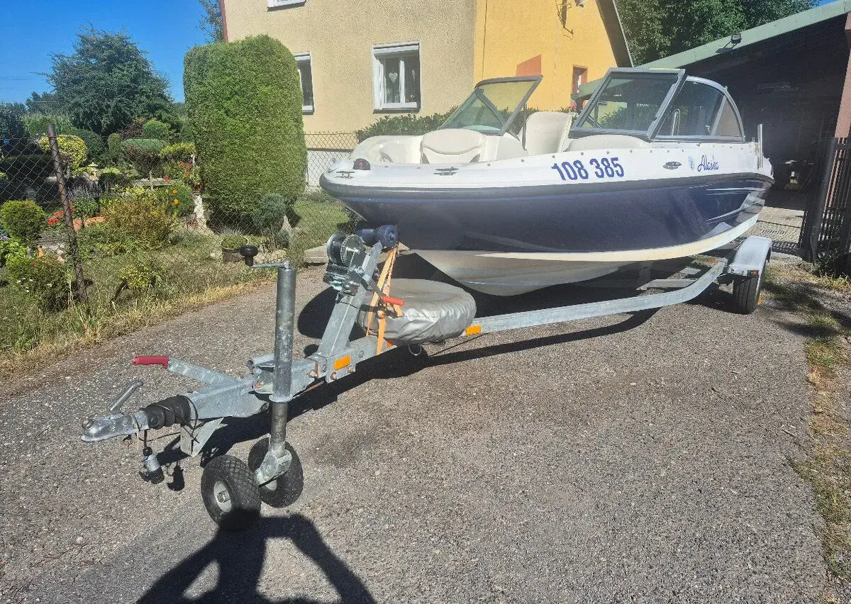 Motorový člun Bayliner 175 BR