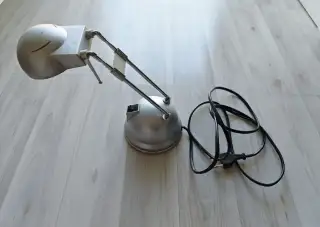 Stolní lampička