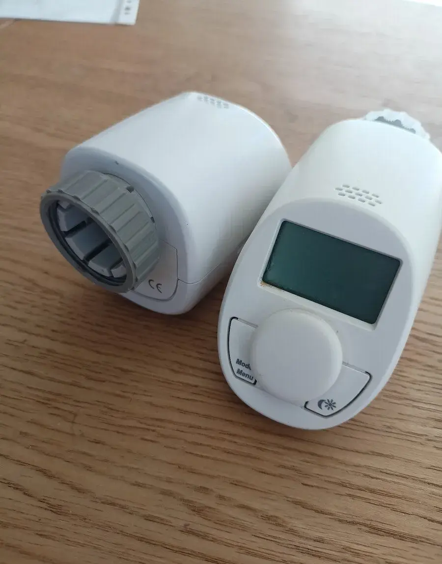 Digitální programovatelná termostatická hlavice model 5802