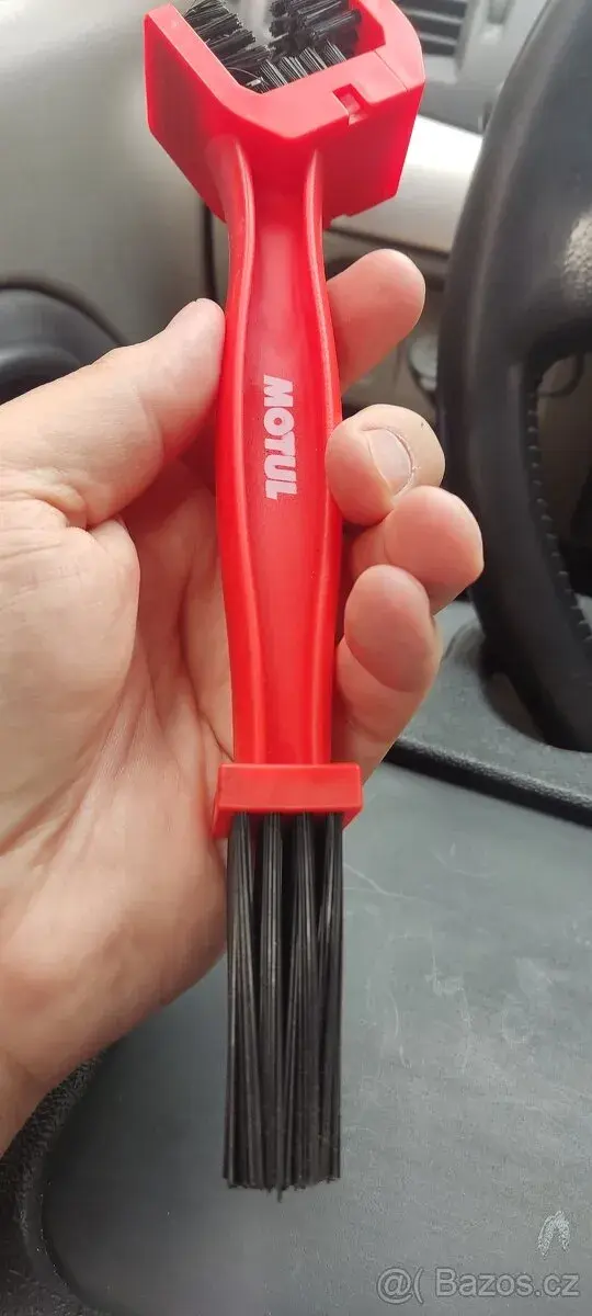 Kartáč na čištění řetězu Motul – nový