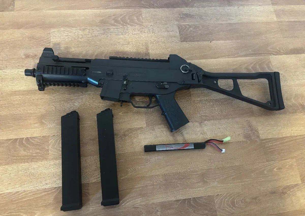 M-89 ( UMP ) od Double Eagle s plnou výbavou