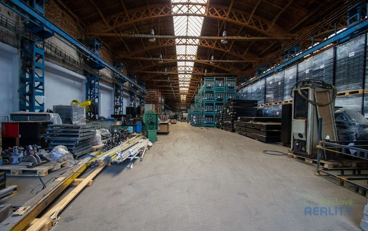 Pronájem komerčního prostoru 1447m²