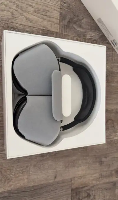 Apple AirPods Max Space Gray